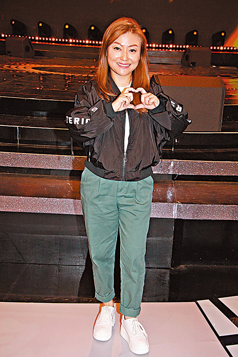 ◆ 李佳透露決賽戰衣會性感少少。