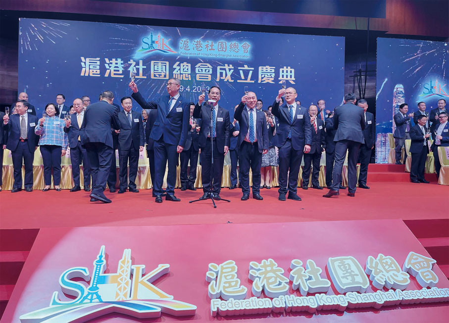 ◆眾嘉賓舉杯祝酒。