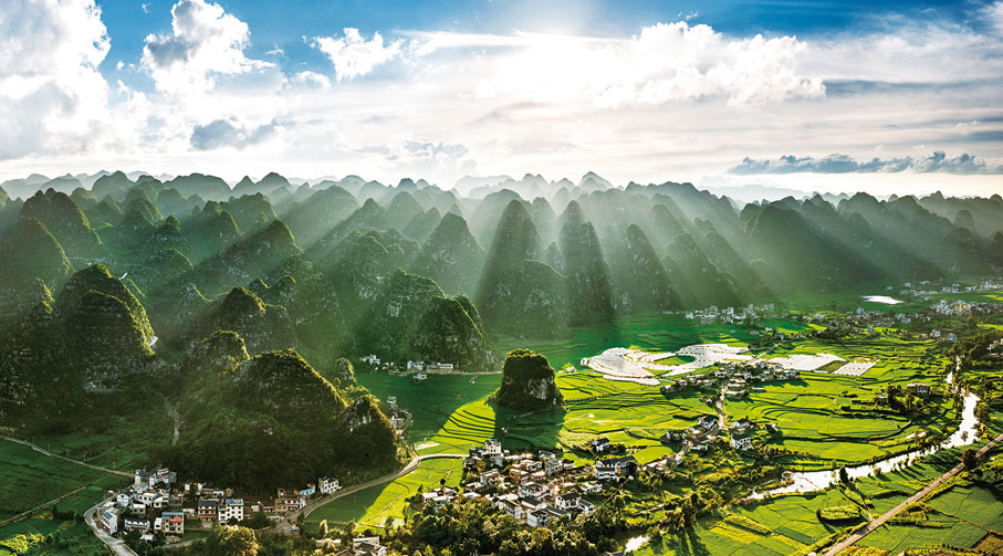 ◆ 興義萬峰林，被列入貴州當前「9＋2＋2」計劃重點打造。