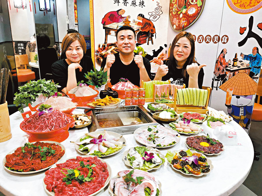 ◆山城毛兒老火鍋三位老闆非常好客。