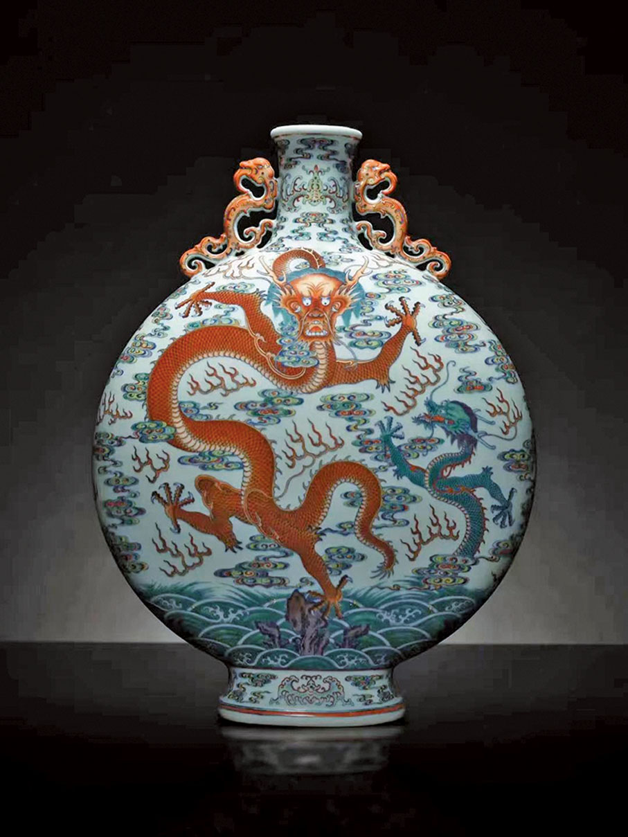 ◆乾隆 鬥彩蒼龍教子圖夔龍耳抱月瓶
