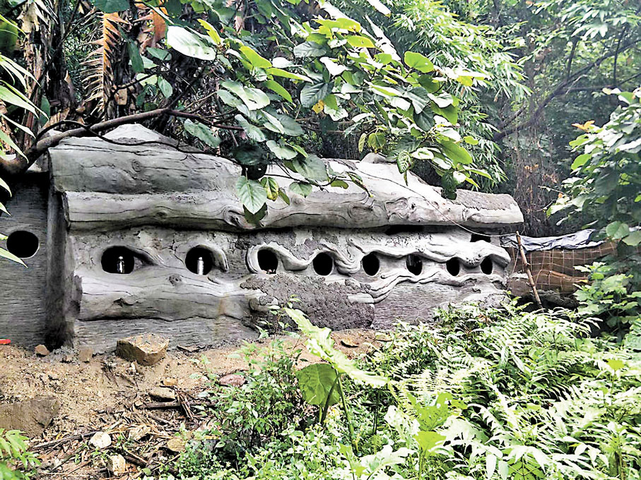 ◆為不干擾鳥類生活，觀鳥點設置與環境渾然一體。 香港文匯報雲南傳真