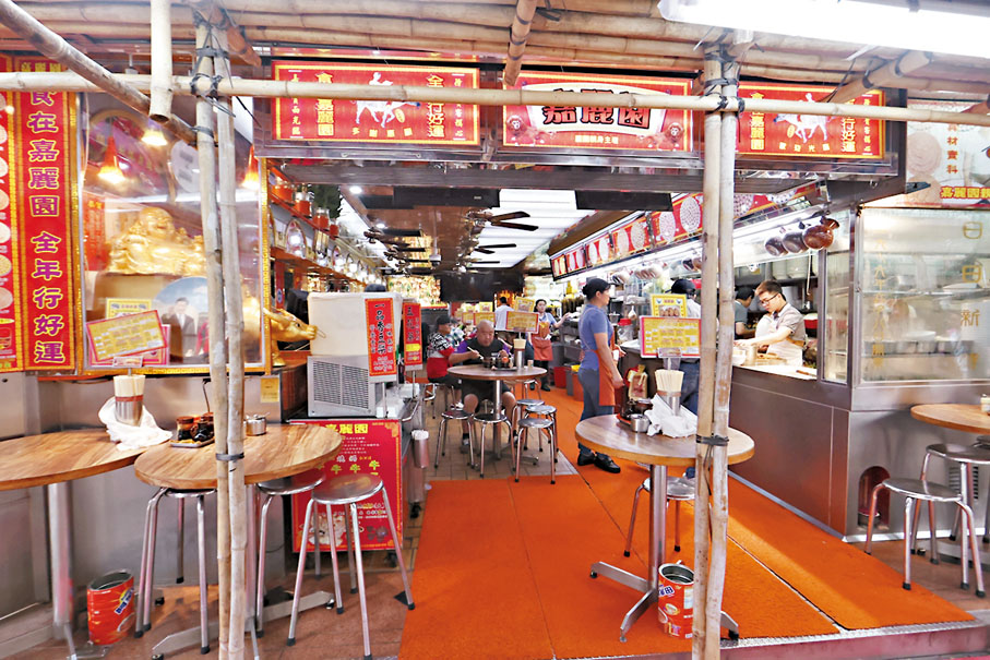 ◆利景樓樓下的嘉麗園昨日如常營業。香港文匯報記者劉友光 攝