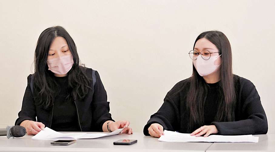 ◆廠商會中學中文科科主任簡慧貞（左）及何嘉泳（右）。香港文匯報記者涂穴  攝