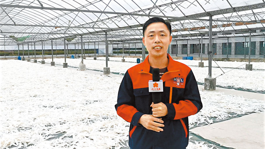 ◆貴州亞獅龍體育用品公司錦屏工廠經理胡兵。香港文匯報記者周亞明  攝