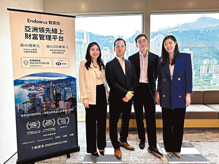 ◆李真(左二)表示,公司將以創新業務模式於香港市場提供服務。旁為萬振邦(左三)。