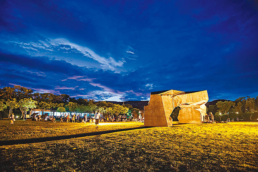 ◆朱銘美術館2019年以光雕秀慶20周年。中央社