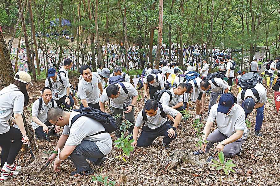 ◆「2023 綠的歡欣 香港植樹日」昨日在元朗舉行。 香港文匯報記者萬霜靈  攝
