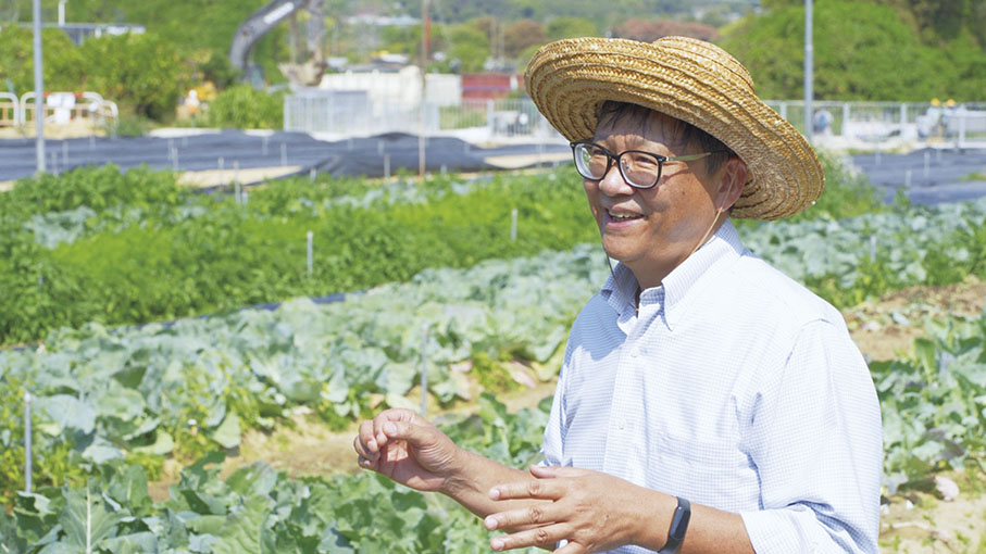 ◆ 陳益民表示，農業園提供便利農友的配套，包括貯物設施及留宿設施。