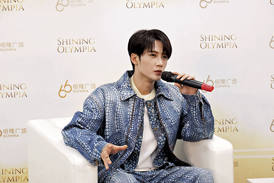 ◆ 檀健次在大連恒隆廣場與粉絲見面互動 。