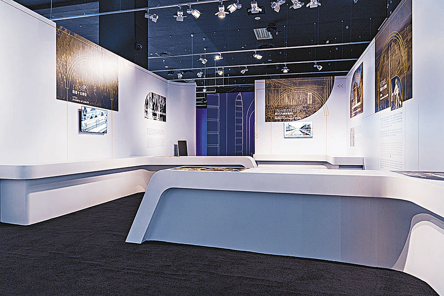 ◆「時空穿梭」展廳展示凡爾賽宮歷史。