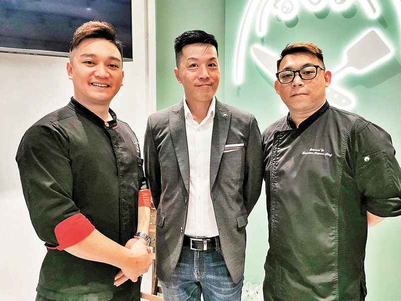 ◆（左至右）葉世昌、劉達峰及葉振文提供意見及協助。