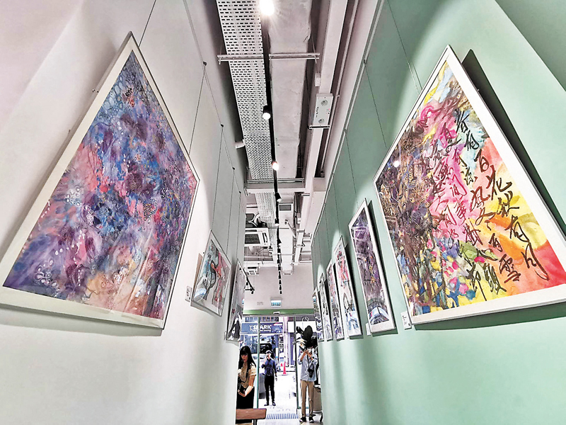 ◆咖啡店內的慈善畫展