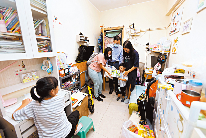 ◆ 2021年9月，深水埗區議員劉佩玉參與關愛義工隊探訪本區基層家庭。 資料圖片