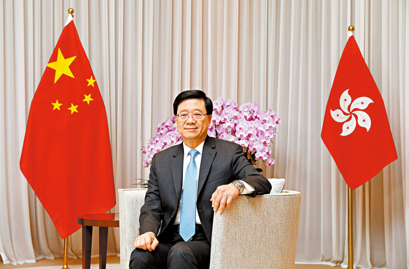 ◆行政長官李家超昨日接受香港文匯報訪問，進一步闡釋完善地區治理的目的和理念。 香港文匯報記者曾興偉  攝