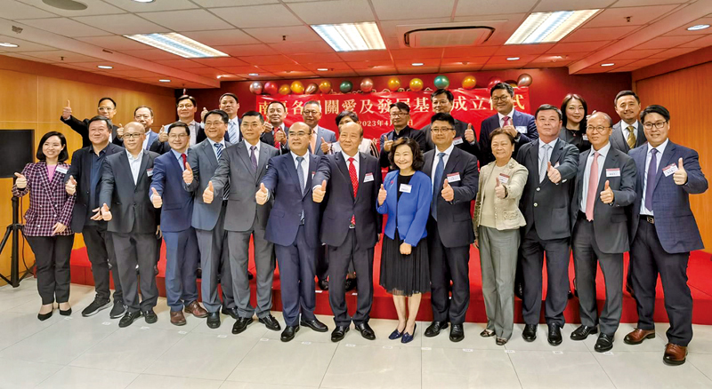 ◆ 南區各界關愛及發展基金正式成立，主禮嘉賓與各熱心社會關愛社群的人士及團體機構首長合照。