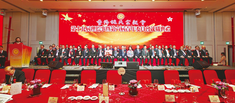 ◆ 就職典禮上賓主合照。