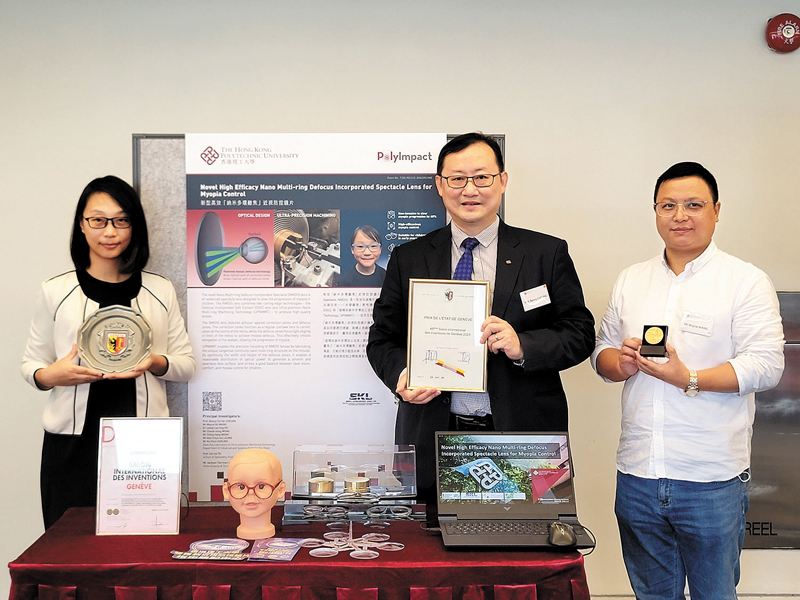 ◆張志輝(右二)。香港文匯報記者金文博 攝