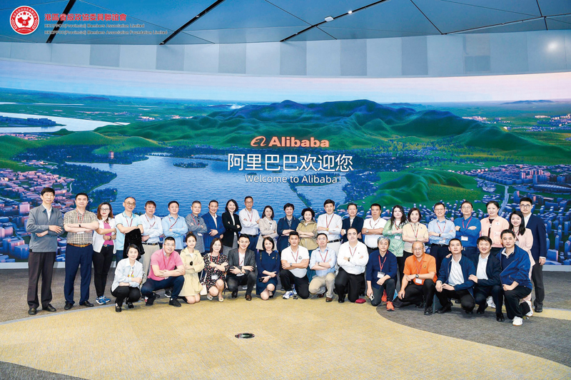 ▲考察團一行參觀考察阿里巴巴。