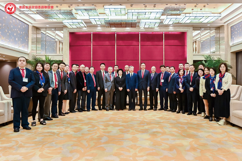 ▲福建省委書記周祖翼在福州會見了考察團一行。