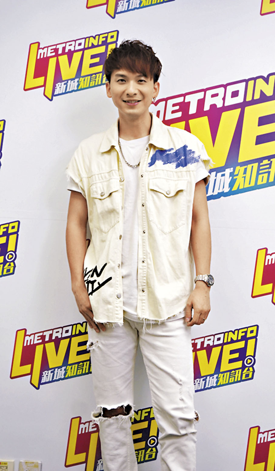 ◆得獎後頻頻受訪的周吉佩，坦言回想到初出道時的情況。