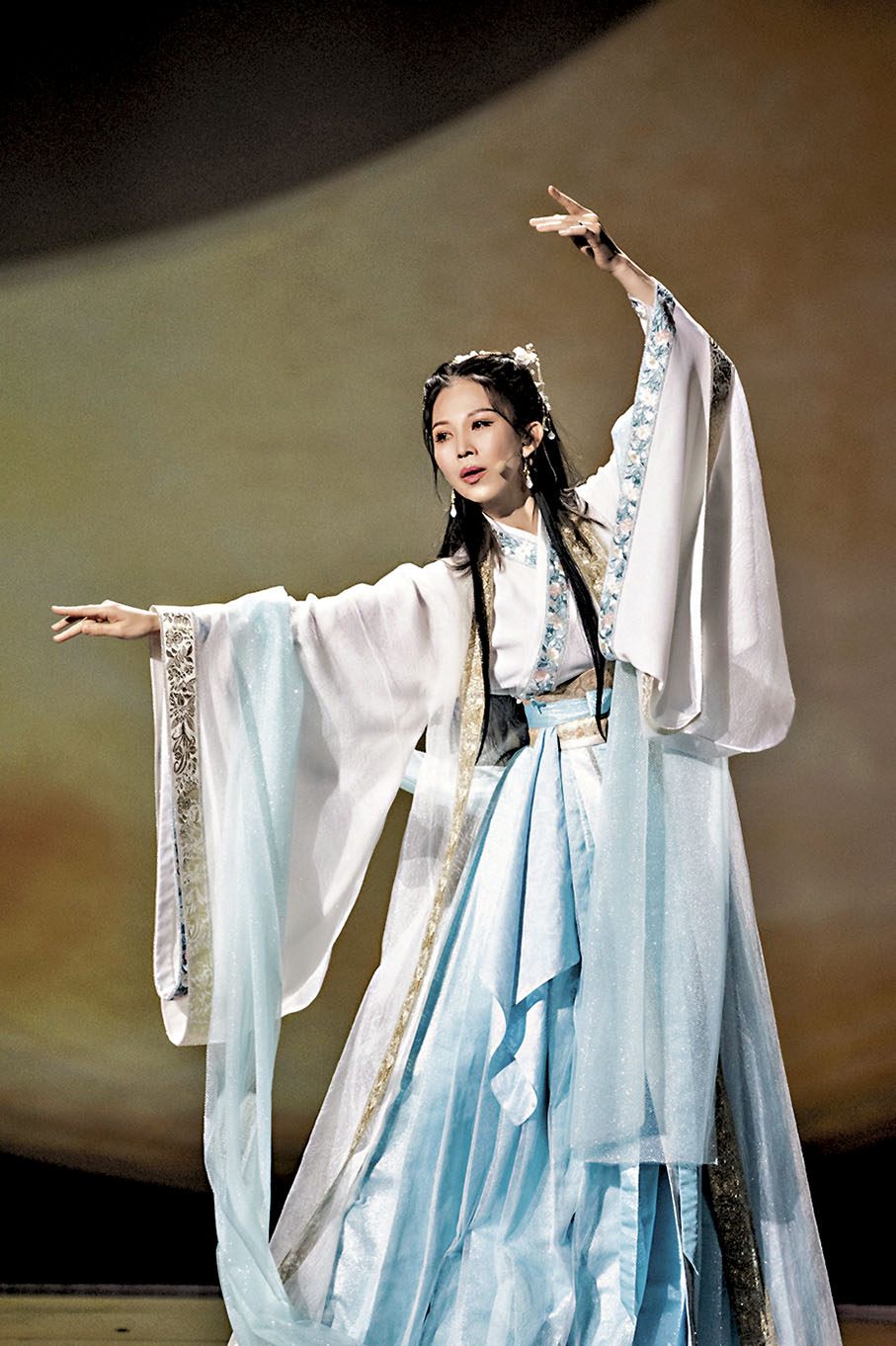 ◆蔡少芬在《乘風2023》初舞台中還原《洛神》「甄宓」一角。