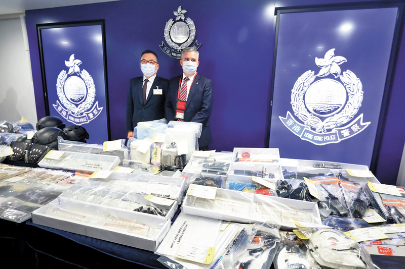 ◆警方國安處早前展示炸彈案中檢獲的證物。 資料圖片