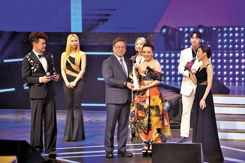 ◆十優歌手中四位歌手到場領獎。