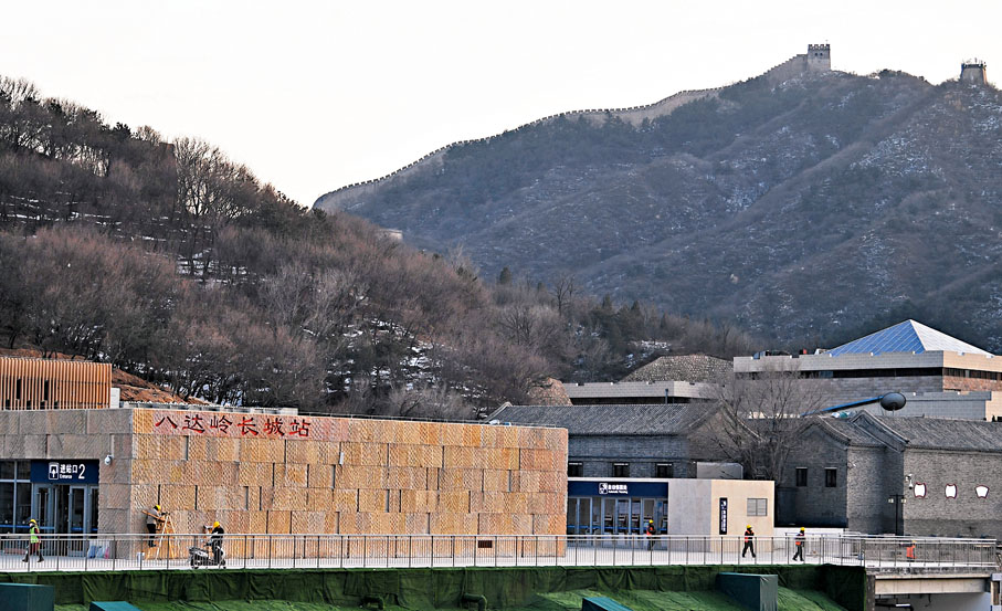 ◆ 八達嶺長城站位於北京市延慶區八達嶺特區，旅客出站後步行幾分鐘就能抵達景區售票處。