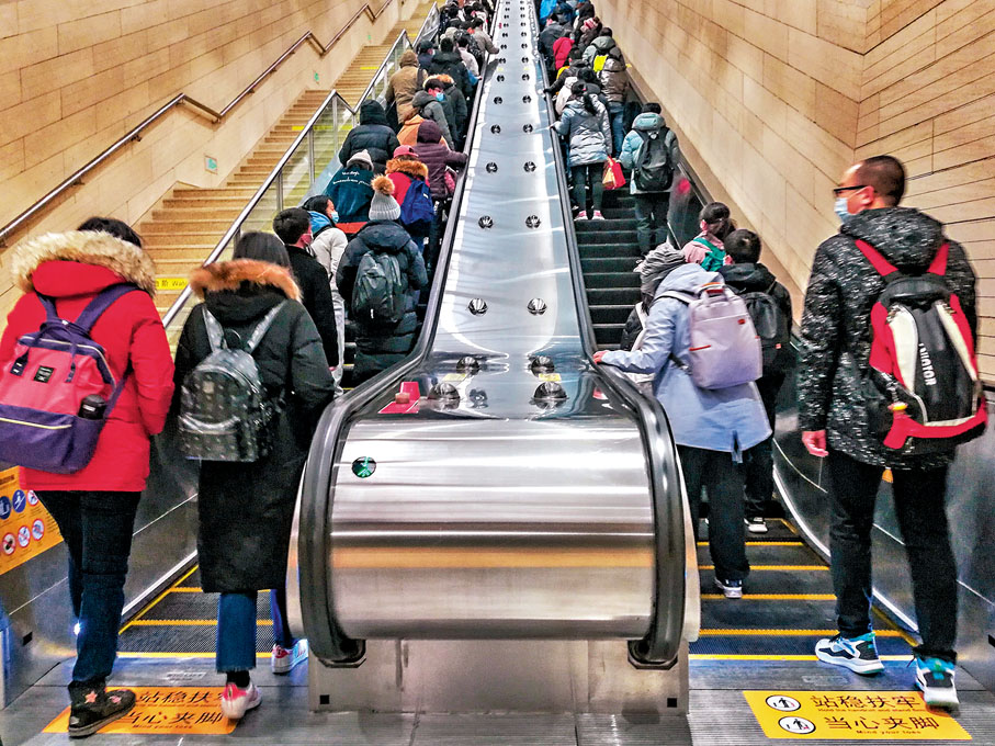 ◆ 八達嶺長城站最深處在地下102米。