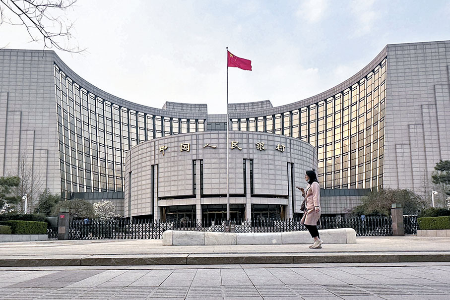 ◆ 國家外匯管理局數據顯示，截至4月末，內地外匯儲備規模達32,048億美元，重返3.2萬億美元之上。與此同時，人行連續6個月增持黃金儲備，累計增持412萬盎司。 資料圖片