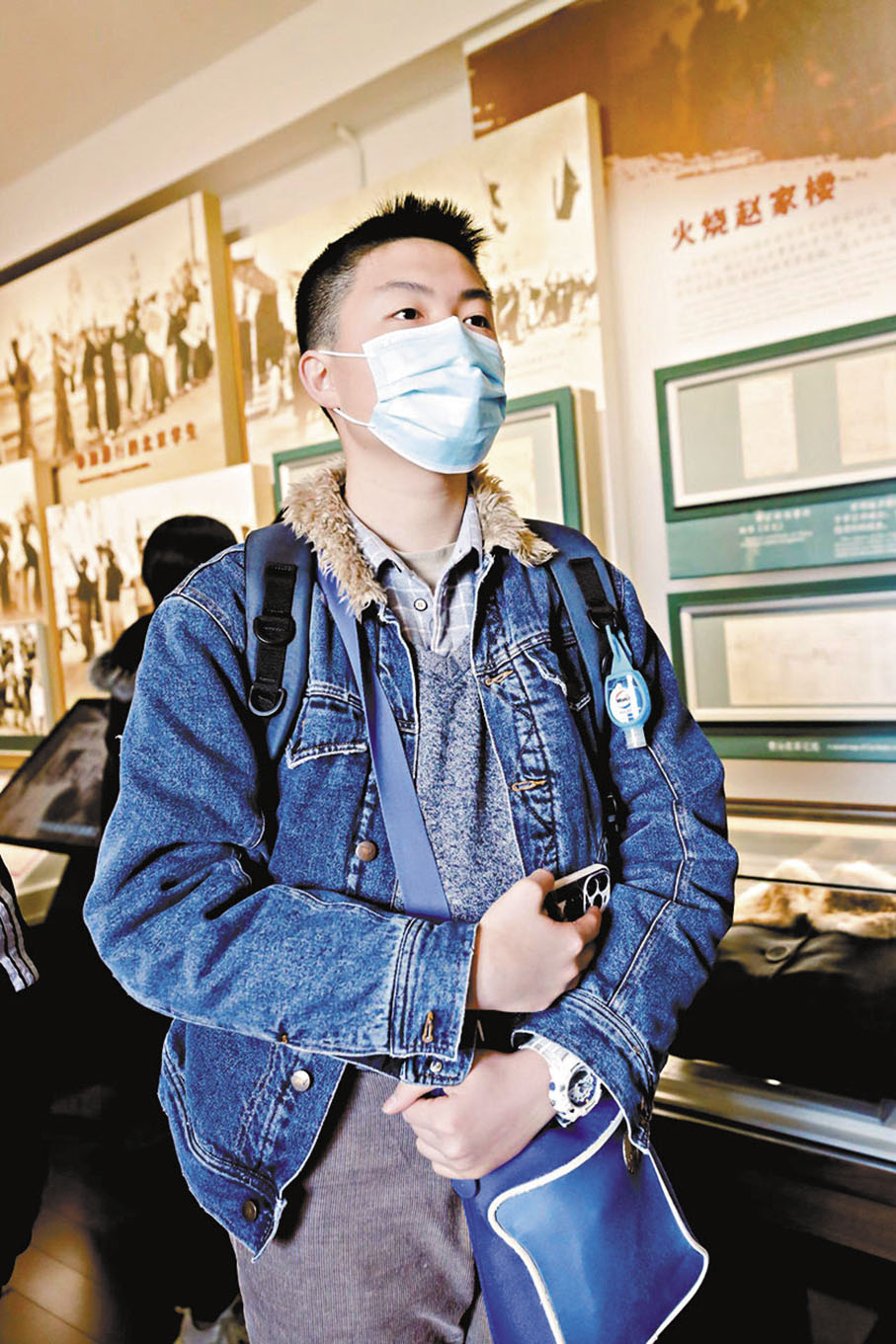 ◆作者的學生、香港培僑中學李耀庭在北大紅樓研學五四精神。 作者供圖