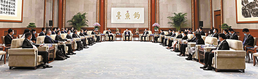 ◆夏寶龍在北京會見香港工業總會訪京團。 國務院 港澳辦 網站圖片