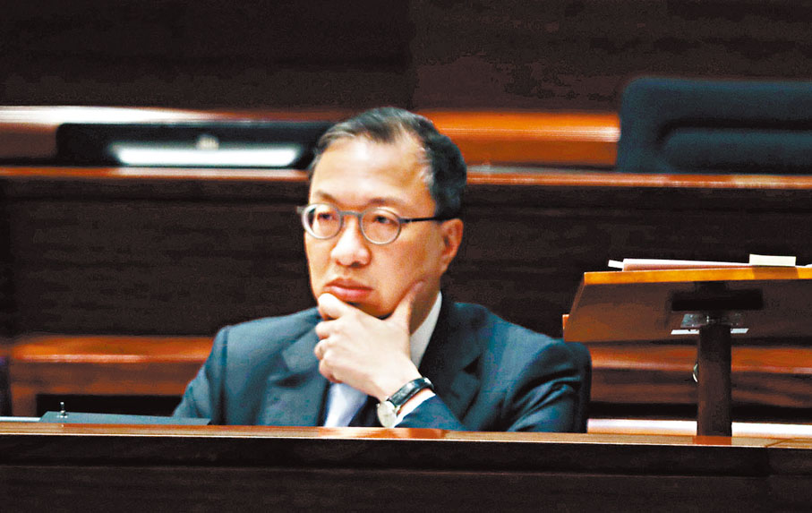 ◆律政司司長林定國在立法會上反駁坊間對條例草案的不實批評。香港文匯報記者萬霜靈 攝