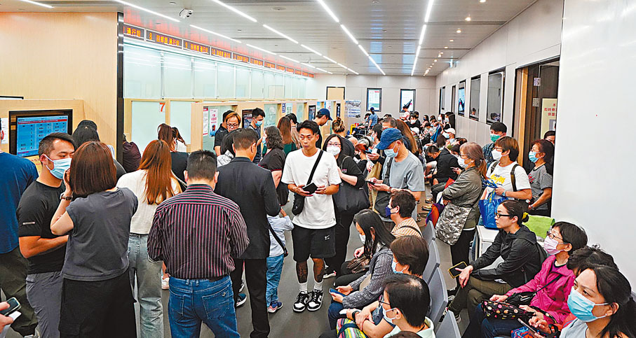 ◆香港中旅採取多項措施處理積壓申請。圖為中旅社新界東證件服務中心。 資料圖片
