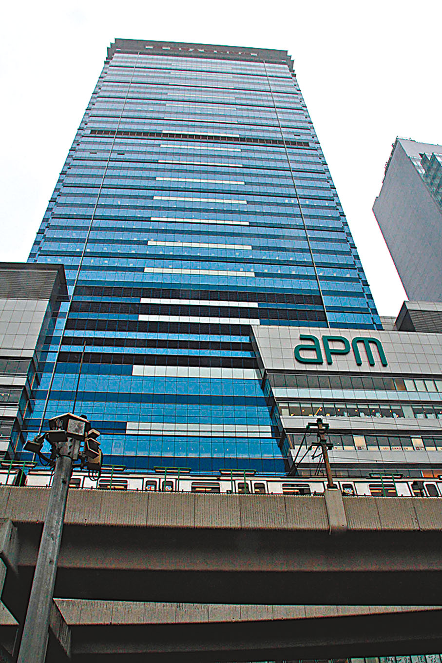 ◆若恒生、渣打成功放租物業，東亞亦有條件拆租apm上的東亞銀行中心。資料圖片