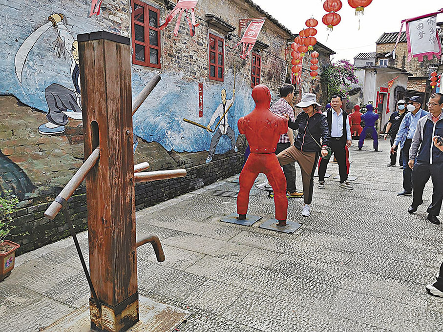 ◆功夫巷設有木人樁供遊客學習