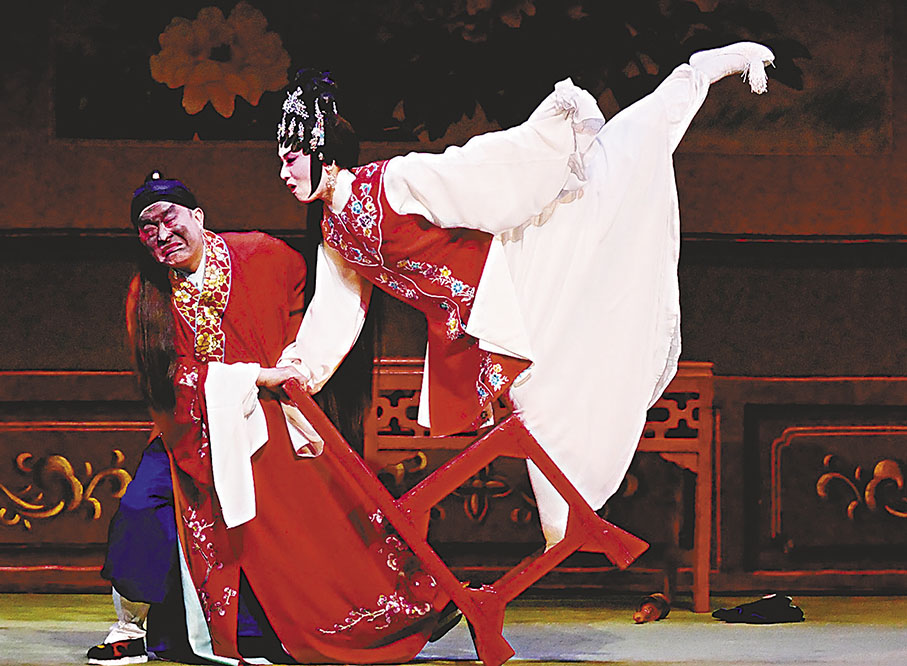 ◆廖國森、梁非同合演《活捉張三郎》。