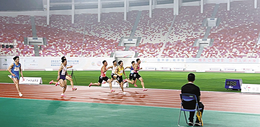 ◆男子100米飛人大戰競爭激烈。 香港文匯報記者敖敏輝  攝