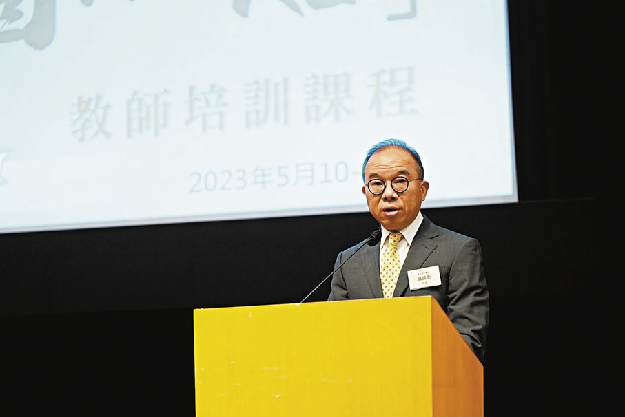 ◆曾國衞強調，今次的修訂讓該條例與《國旗及國徽條例》和《國歌條例》看齊，以進一步完善保障及推廣區旗及區徽的正確使用。 曾國衞Fb圖片