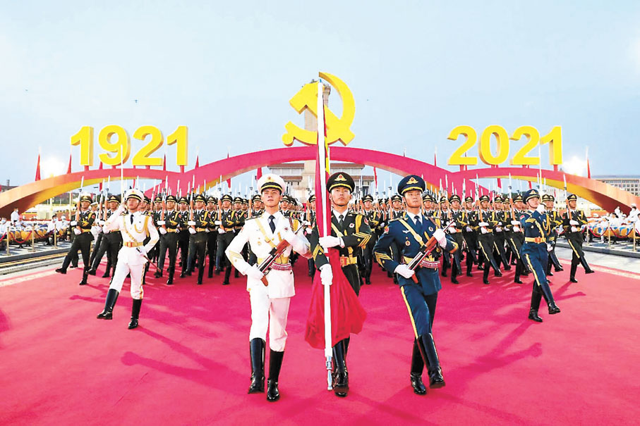 ◆中國共產黨成立100周年慶祝大會上舉行的升國旗儀式。 受訪者供圖