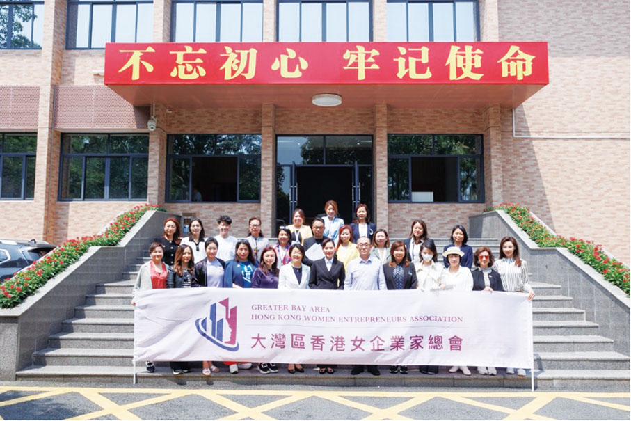 ◆訪問團在斗門區政府前與當地領導及嘉賓合影。