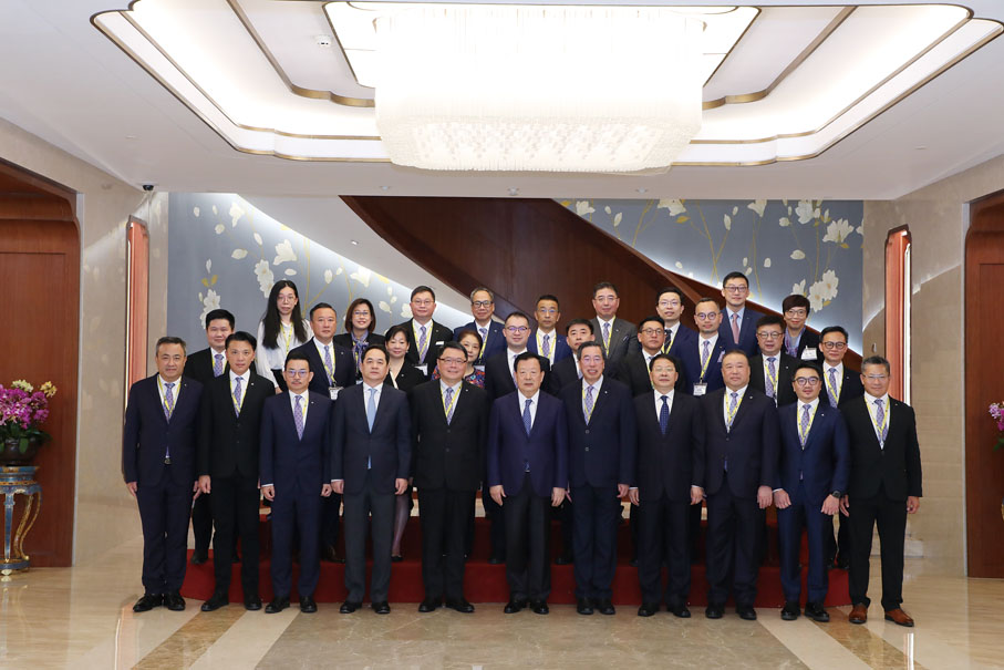 ◆工總代表團獲國務院港澳事務辦公室主任夏寶龍(前排正中)在釣魚台國賓館會見及宴請。