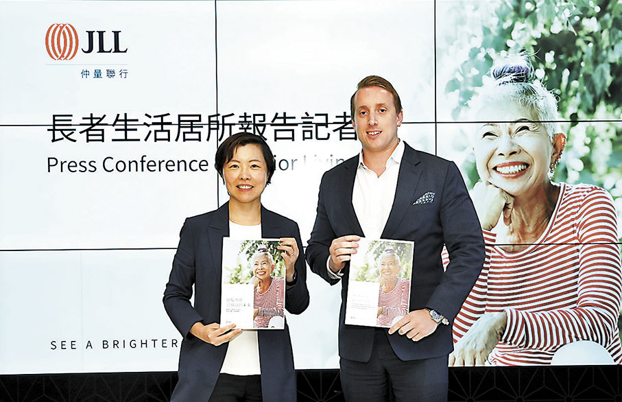 ◆陳曼藝（左）表示，在本港及大灣區內地城市提供足夠合適的長者居所極為重要。旁為Tom Parker。