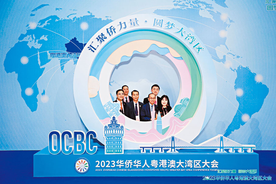 ◆與會嘉賓在會場拍照打卡。