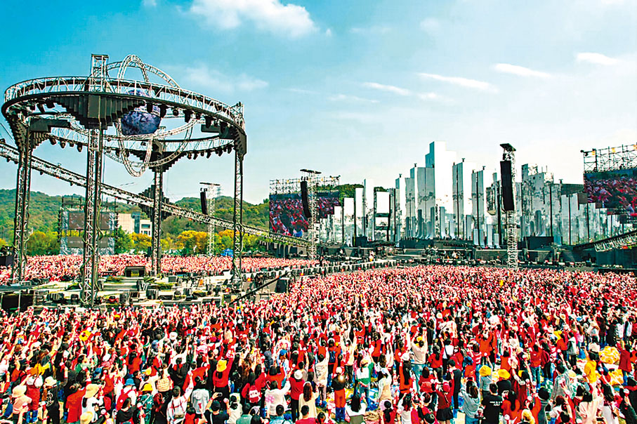 ◆演唱會涵蓋樂園和露營主題。