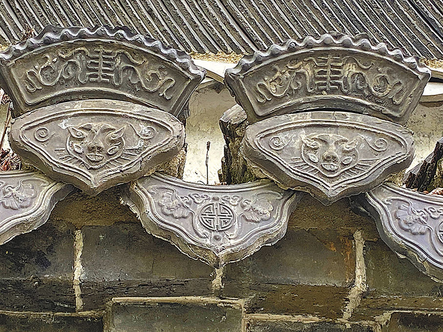 ◆防火牆設計採用圓弧形的螭吻造型。