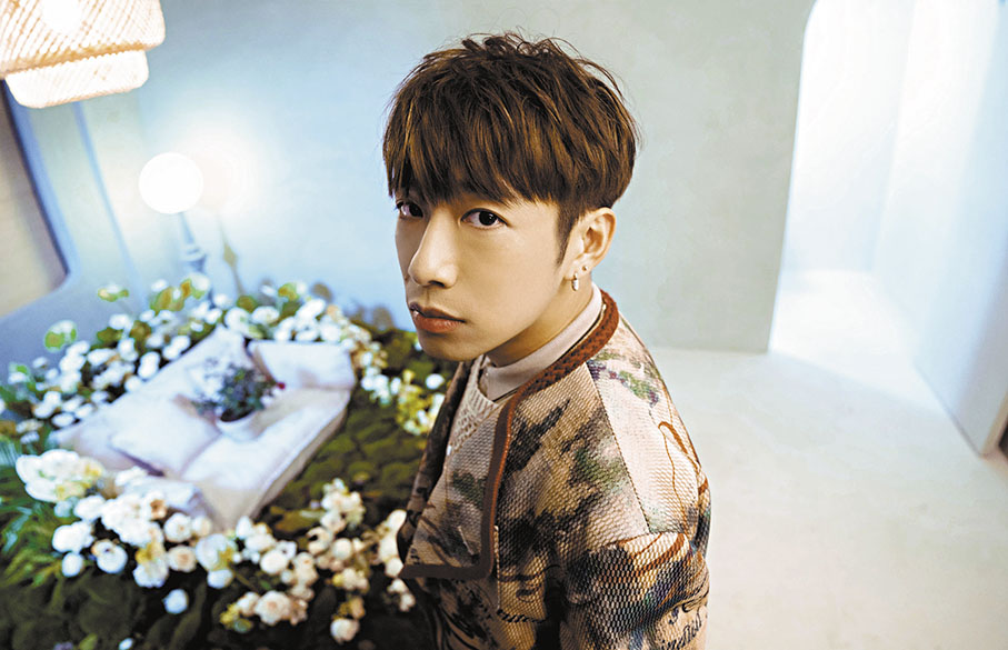 ◆洪嘉豪工作不停。