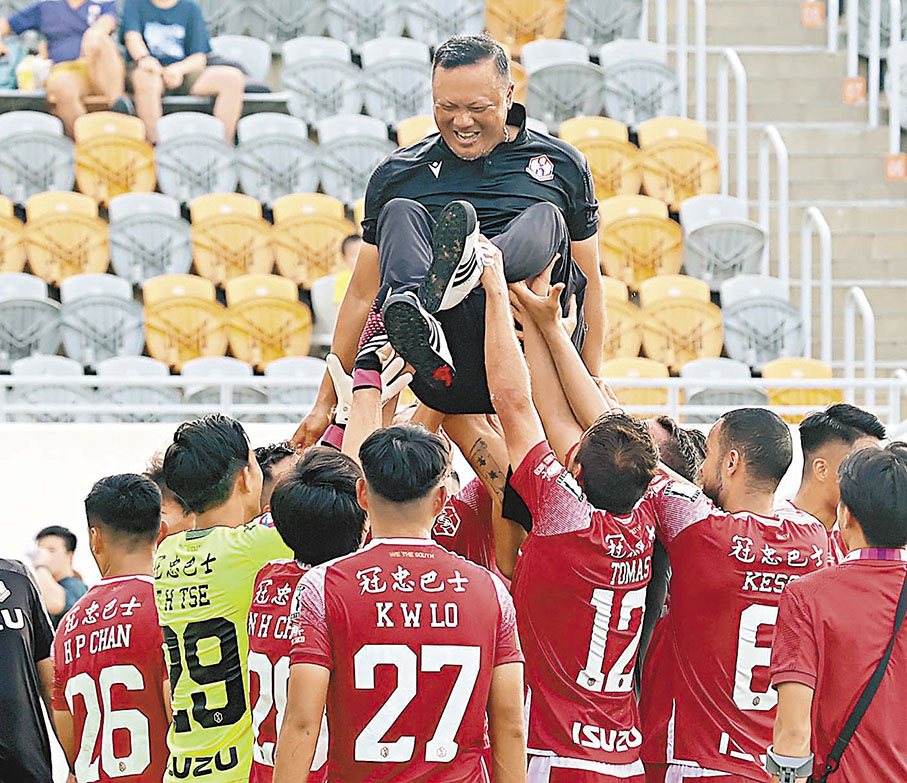 ◆ 鄭兆聰（上）功成身退，來季將由楊正光接任南區主教練。