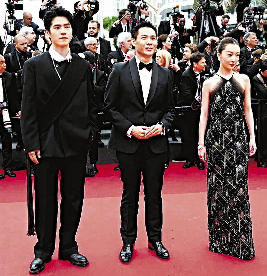 ◆右起：周冬雨、陳哲藝和劉昊然合照。